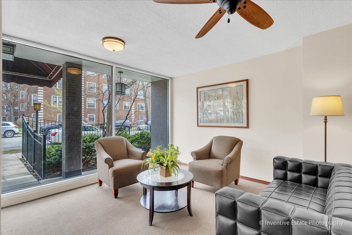 201 S Maple Avenue #111, Oak Park, IL 60302