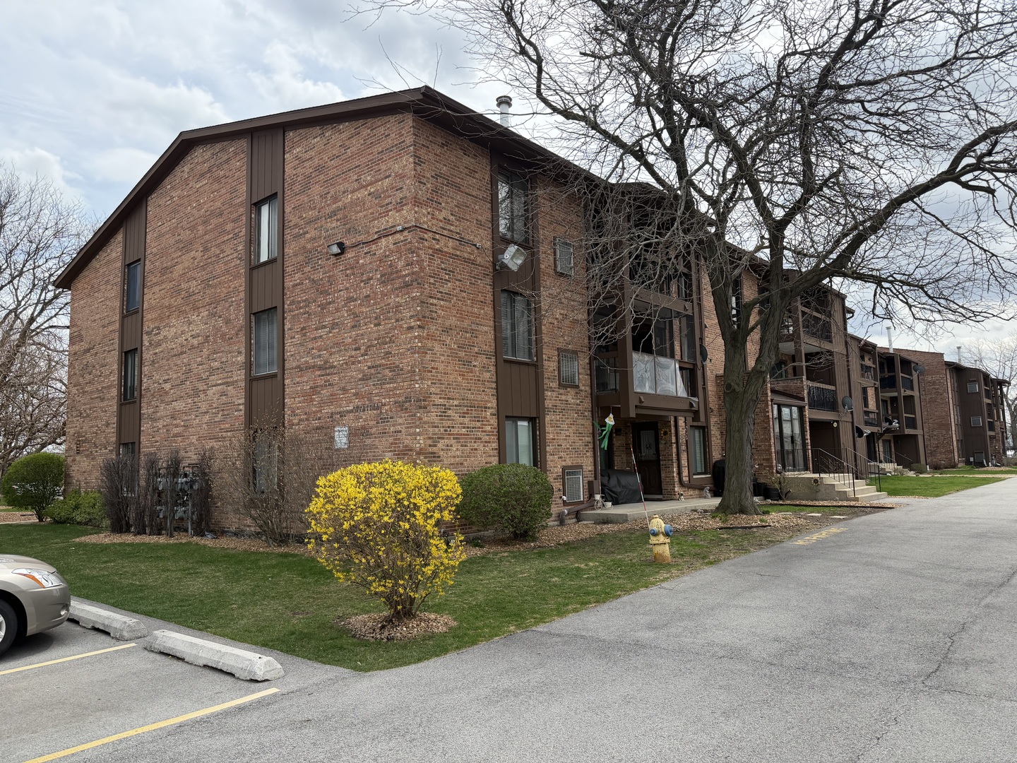 7531 175th Street #422, Tinley Park, IL 60477