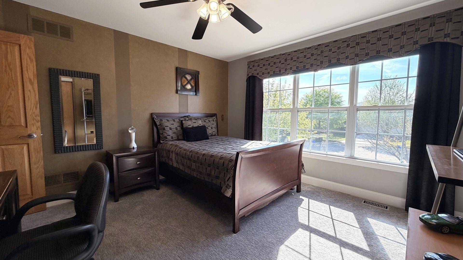 6 Glenview Court, Bolingbrook, IL 60490