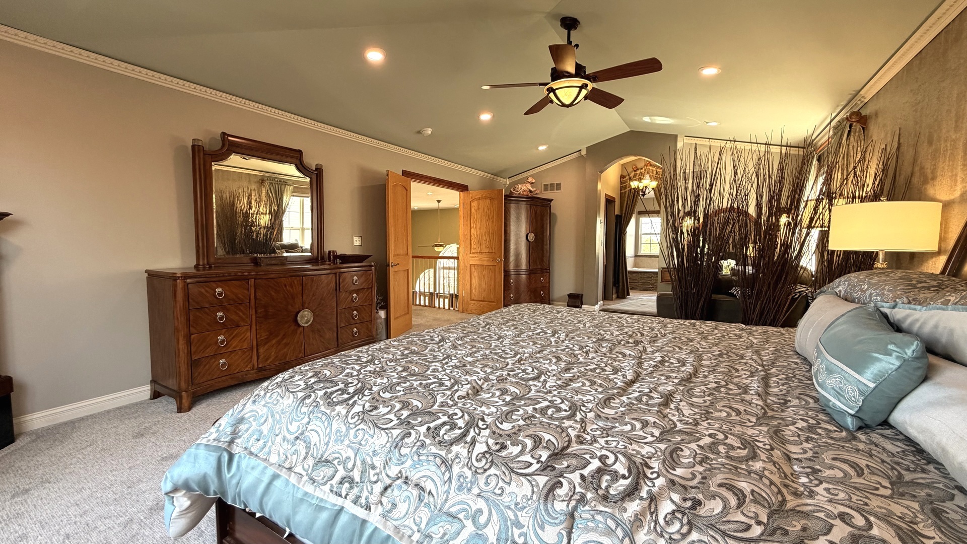 6 Glenview Court, Bolingbrook, IL 60490