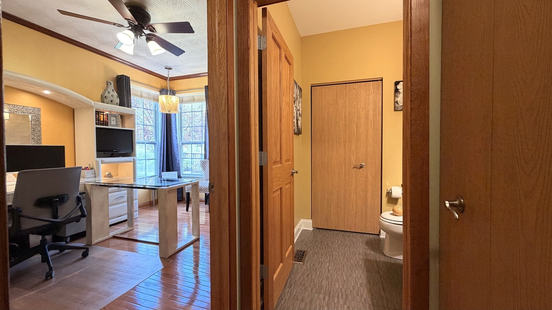 6 Glenview Court, Bolingbrook, IL 60490