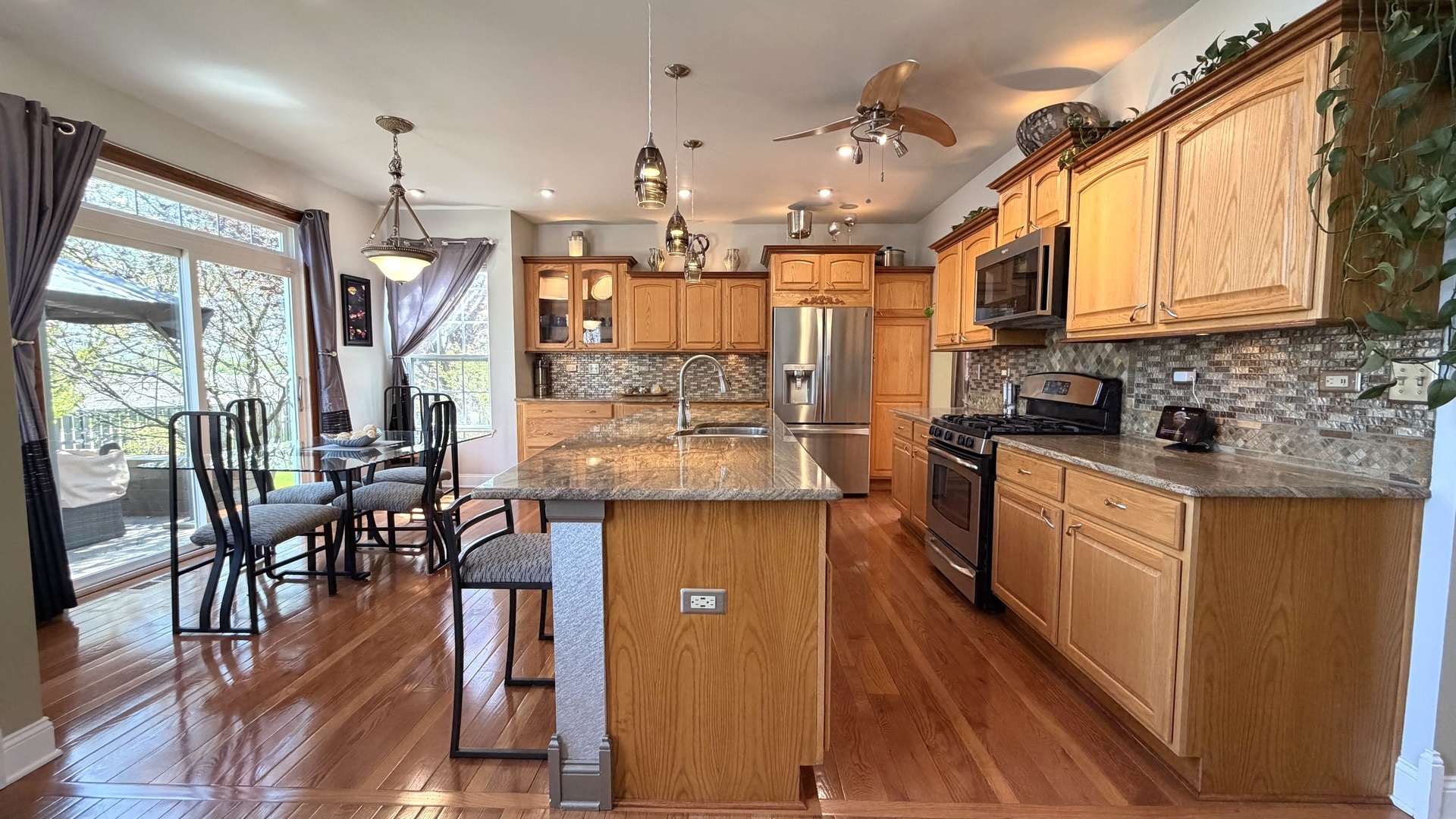 6 Glenview Court, Bolingbrook, IL 60490