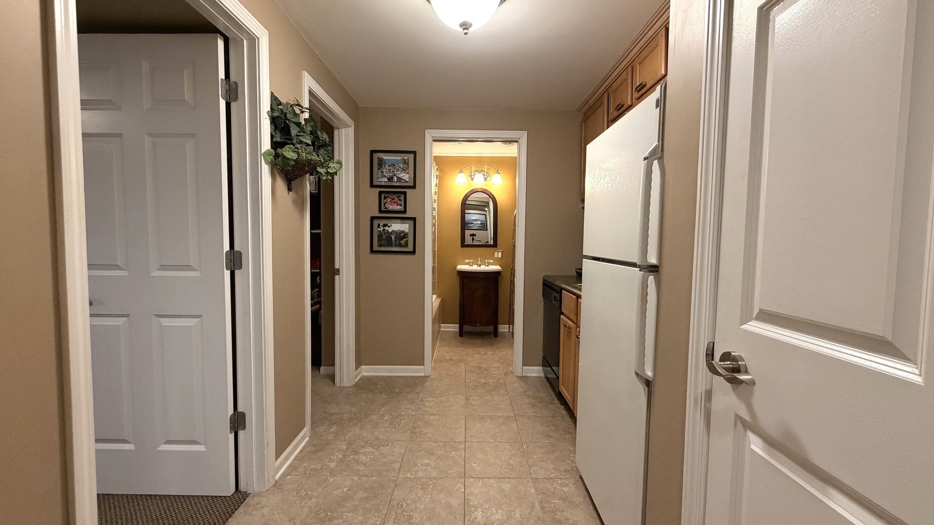 6 Glenview Court, Bolingbrook, IL 60490