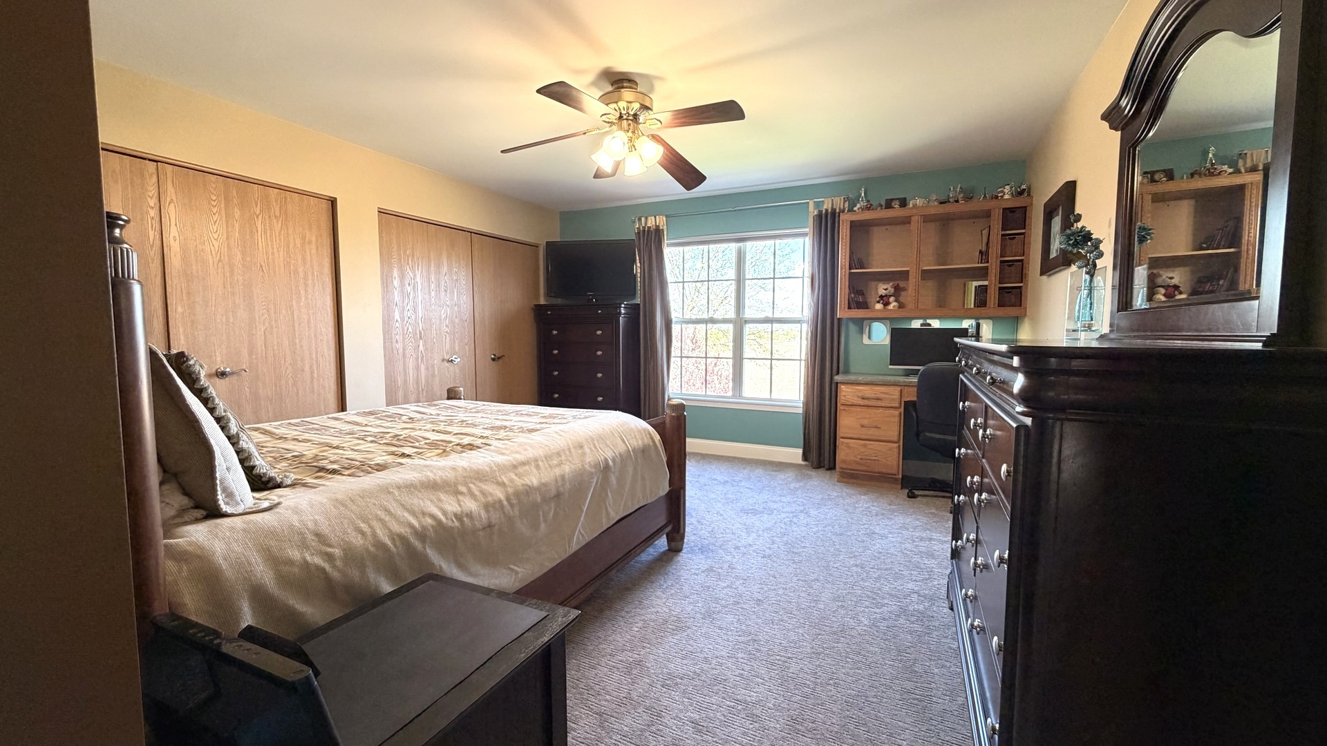 6 Glenview Court, Bolingbrook, IL 60490