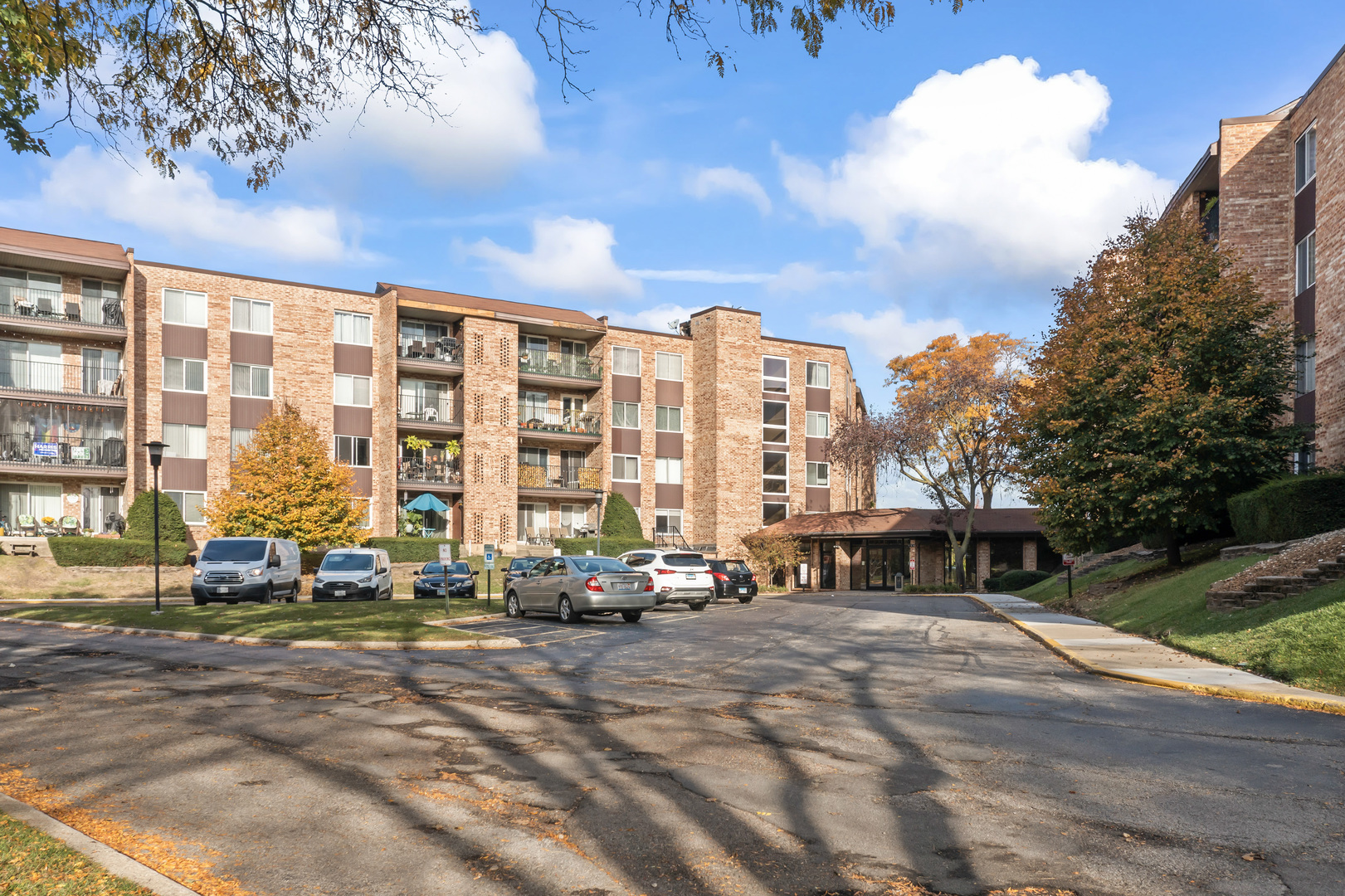502 W Huntington Commons Road #339, Mount Prospect, IL 60056