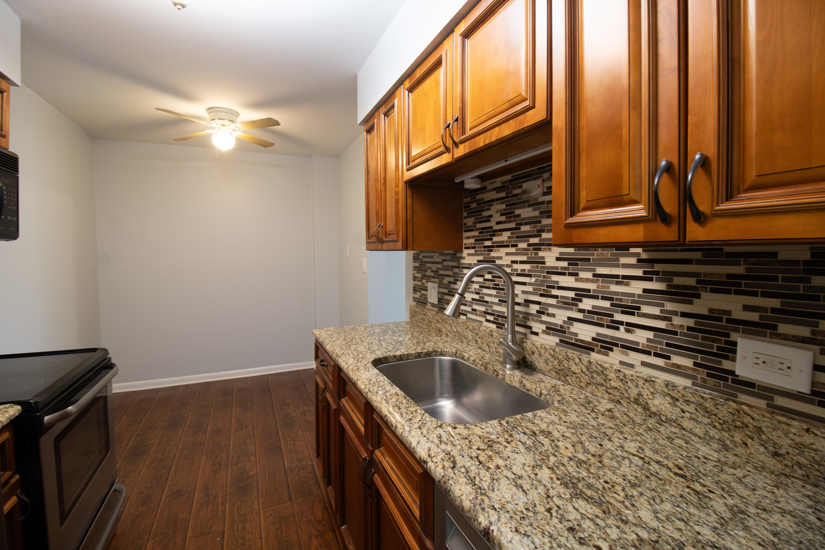 502 W Huntington Commons Road #339, Mount Prospect, IL 60056