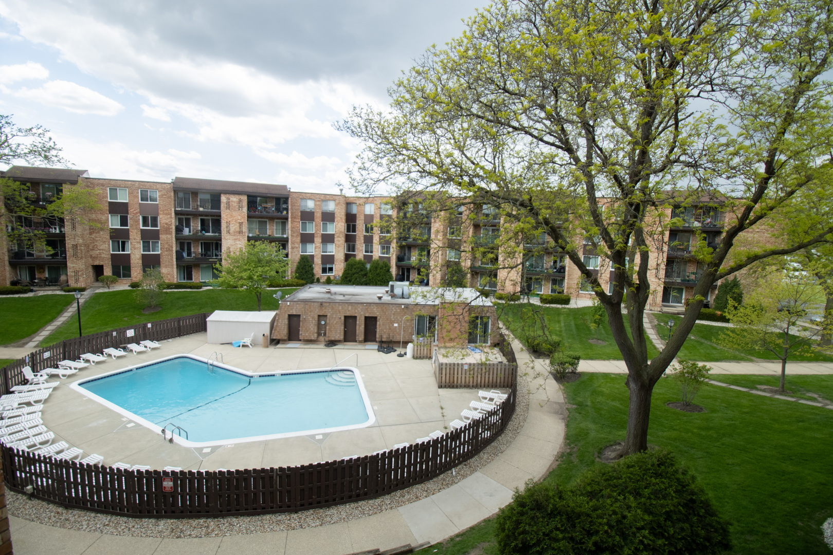 502 W Huntington Commons Road #339, Mount Prospect, IL 60056