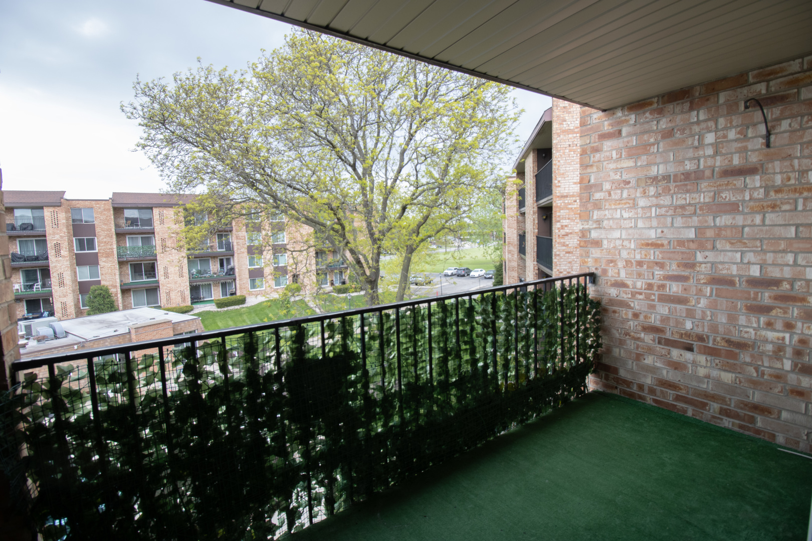 502 W Huntington Commons Road #339, Mount Prospect, IL 60056