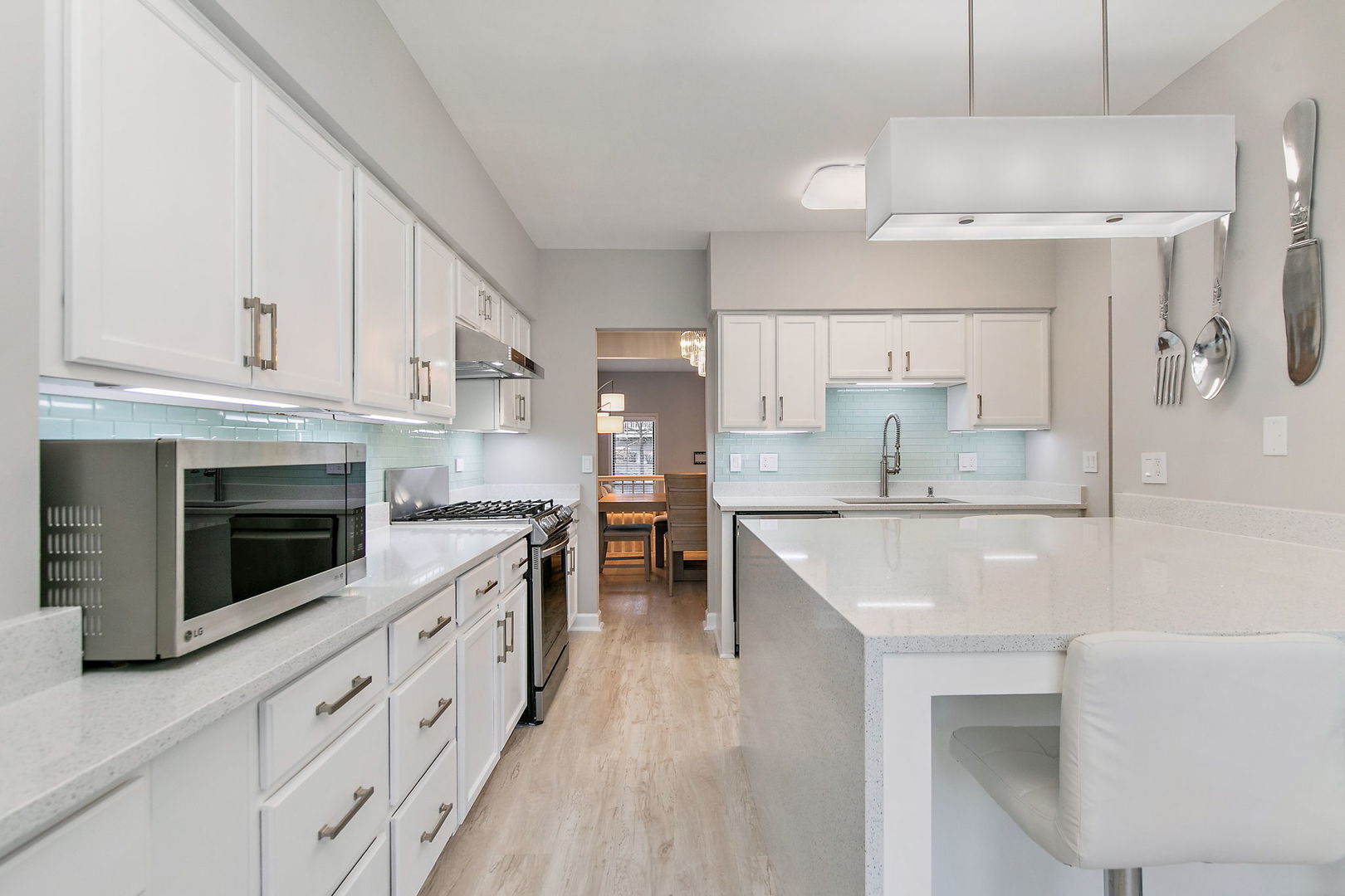 537 W Parkside Drive, Palatine, IL 60067