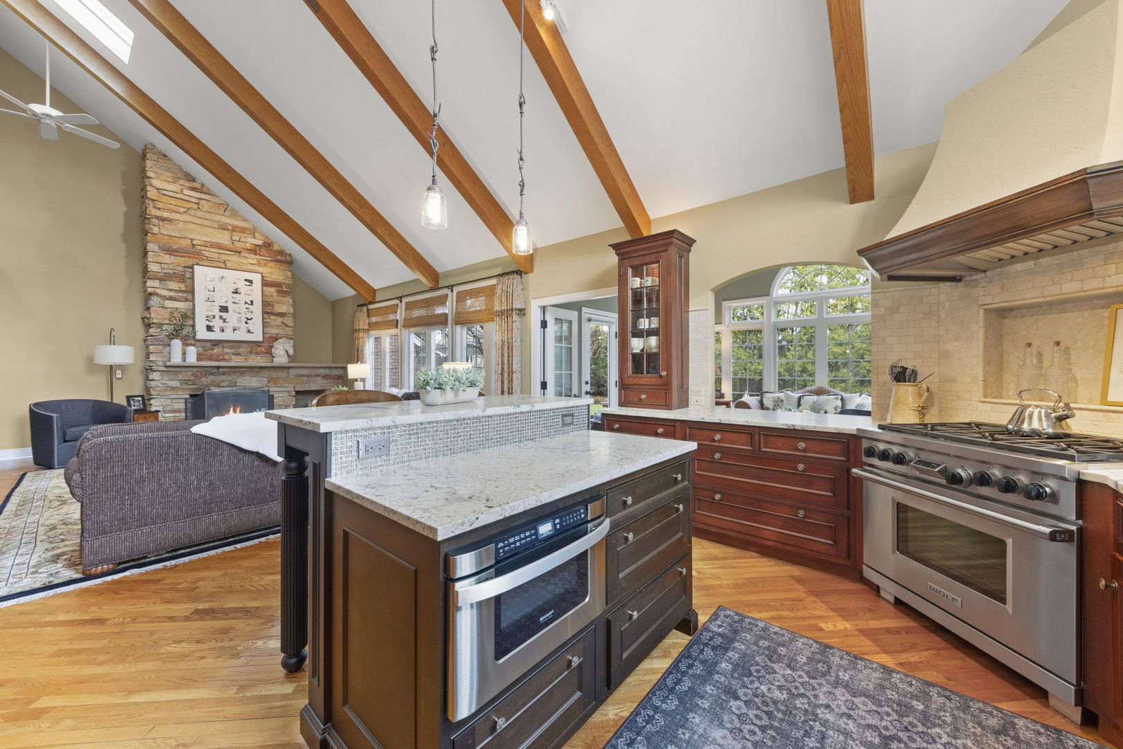 646 Highview Avenue, Glen Ellyn, IL 60137