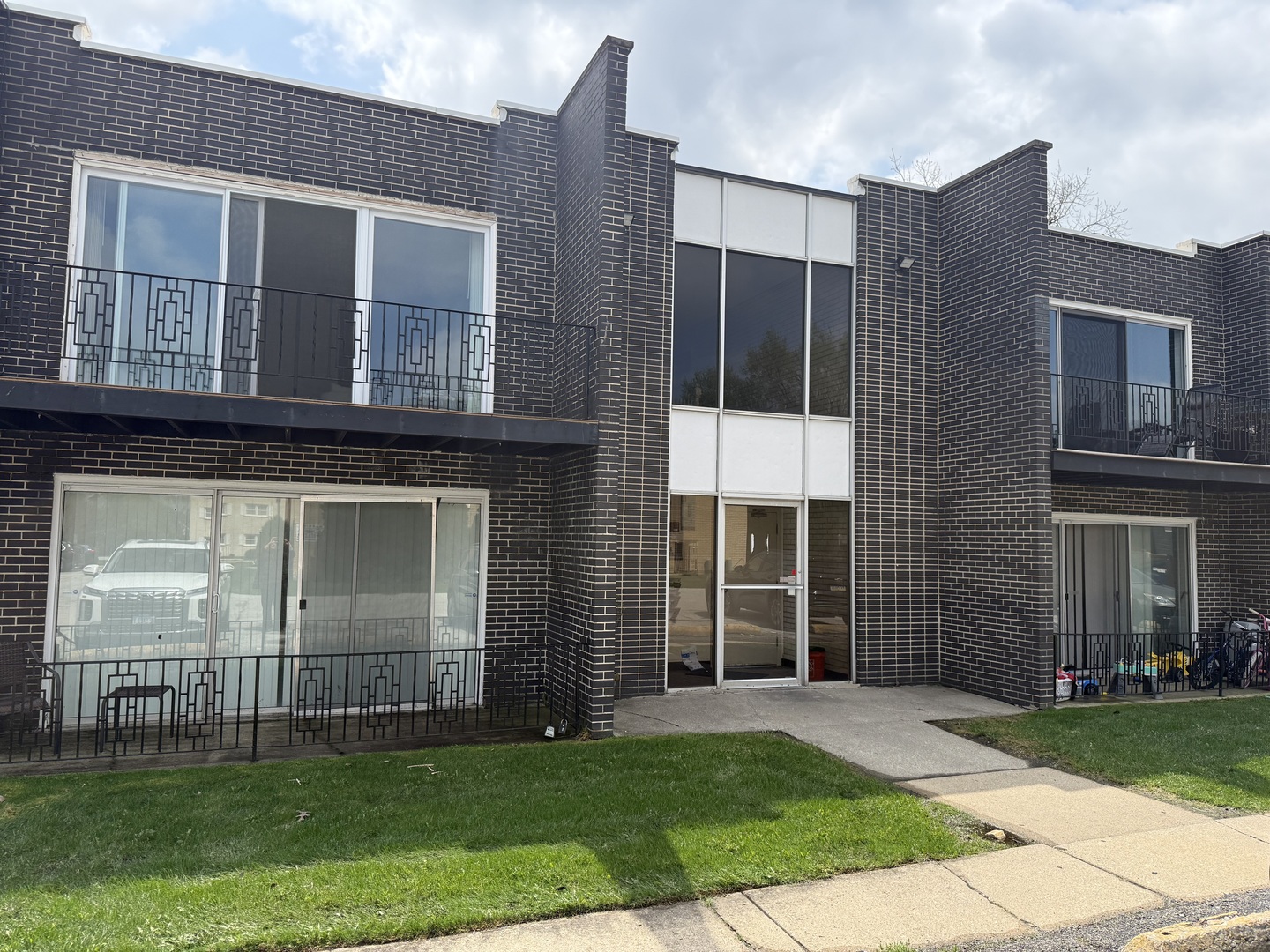 18330 Cherry Creek Drive #5, Homewood, IL 60430