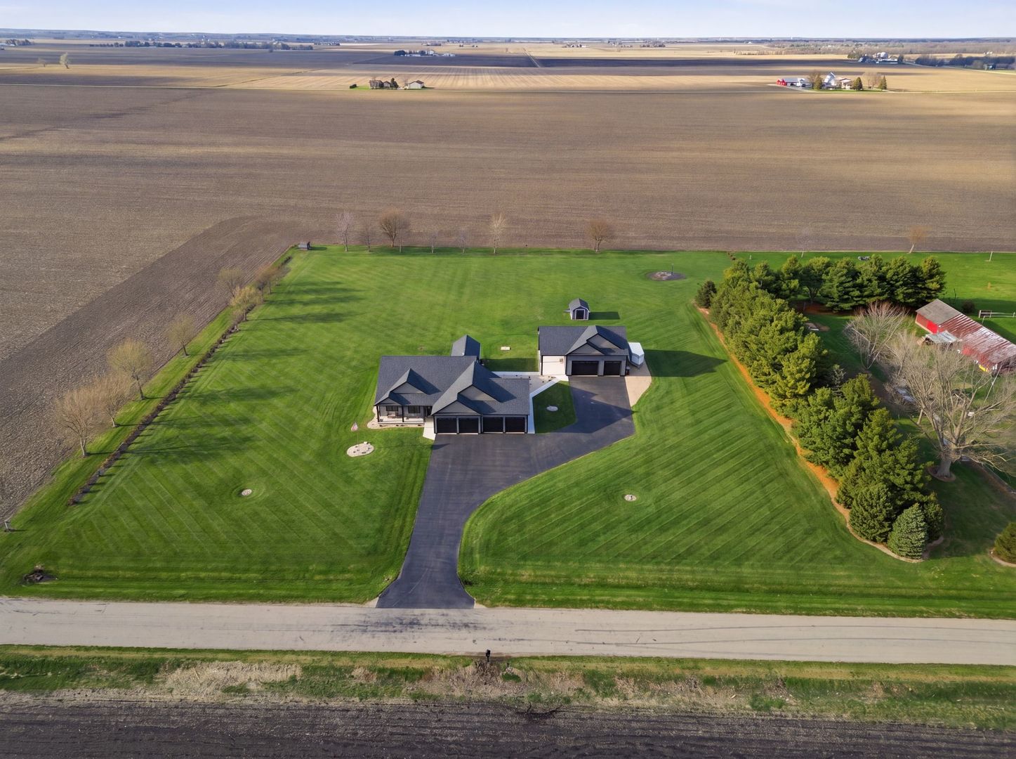 2401 N 4350th Road, Sheridan, IL 60551