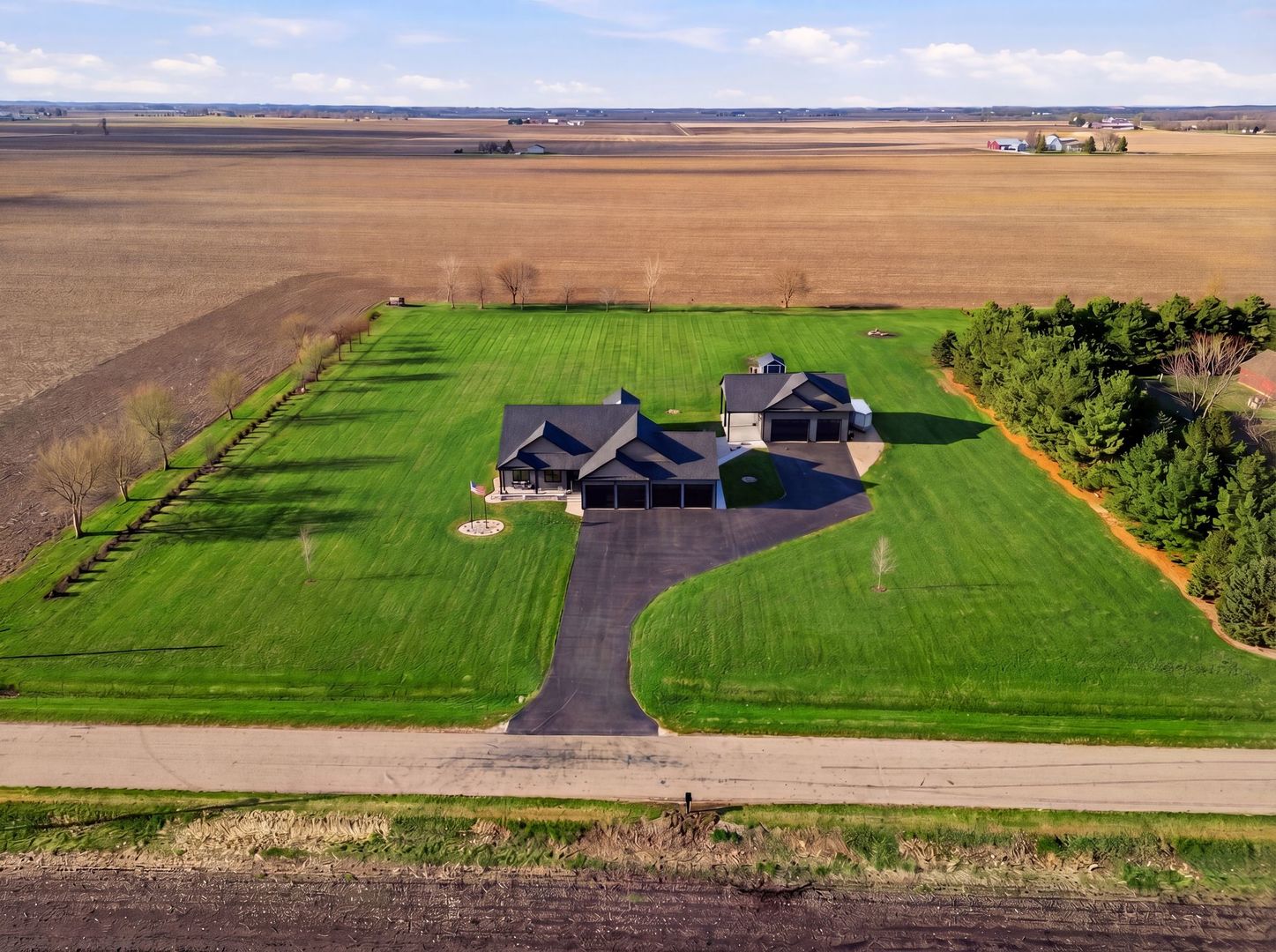 2401 N 4350th Road, Sheridan, IL 60551