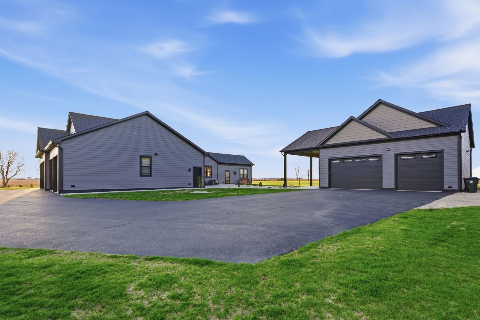 2401 N 4350th Road, Sheridan, IL 60551