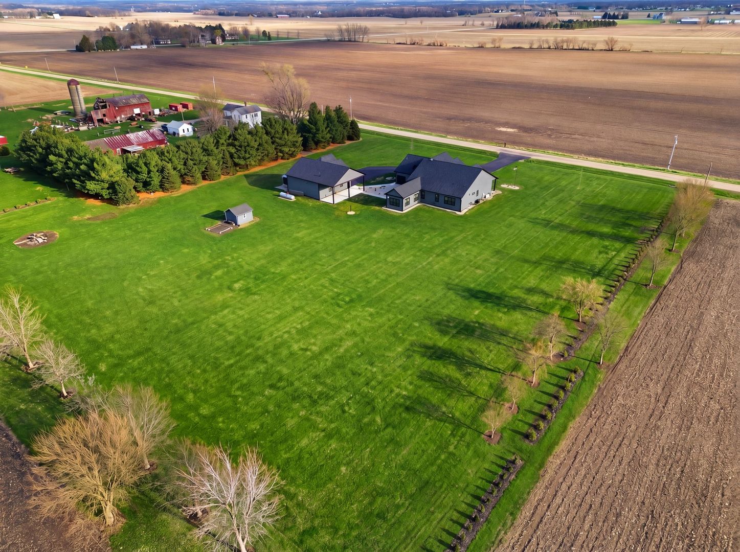 2401 N 4350th Road, Sheridan, IL 60551