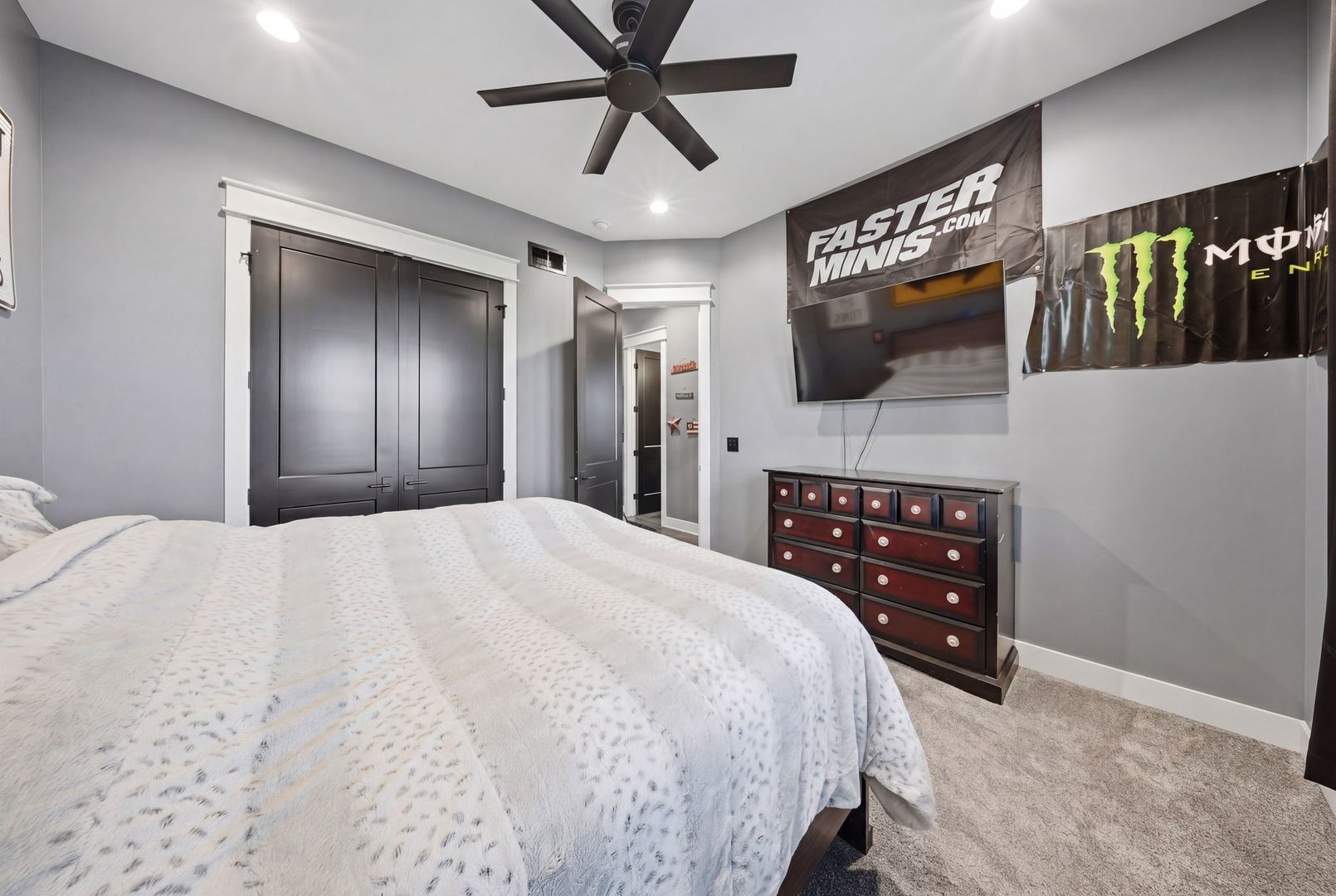 2401 N 4350th Road, Sheridan, IL 60551