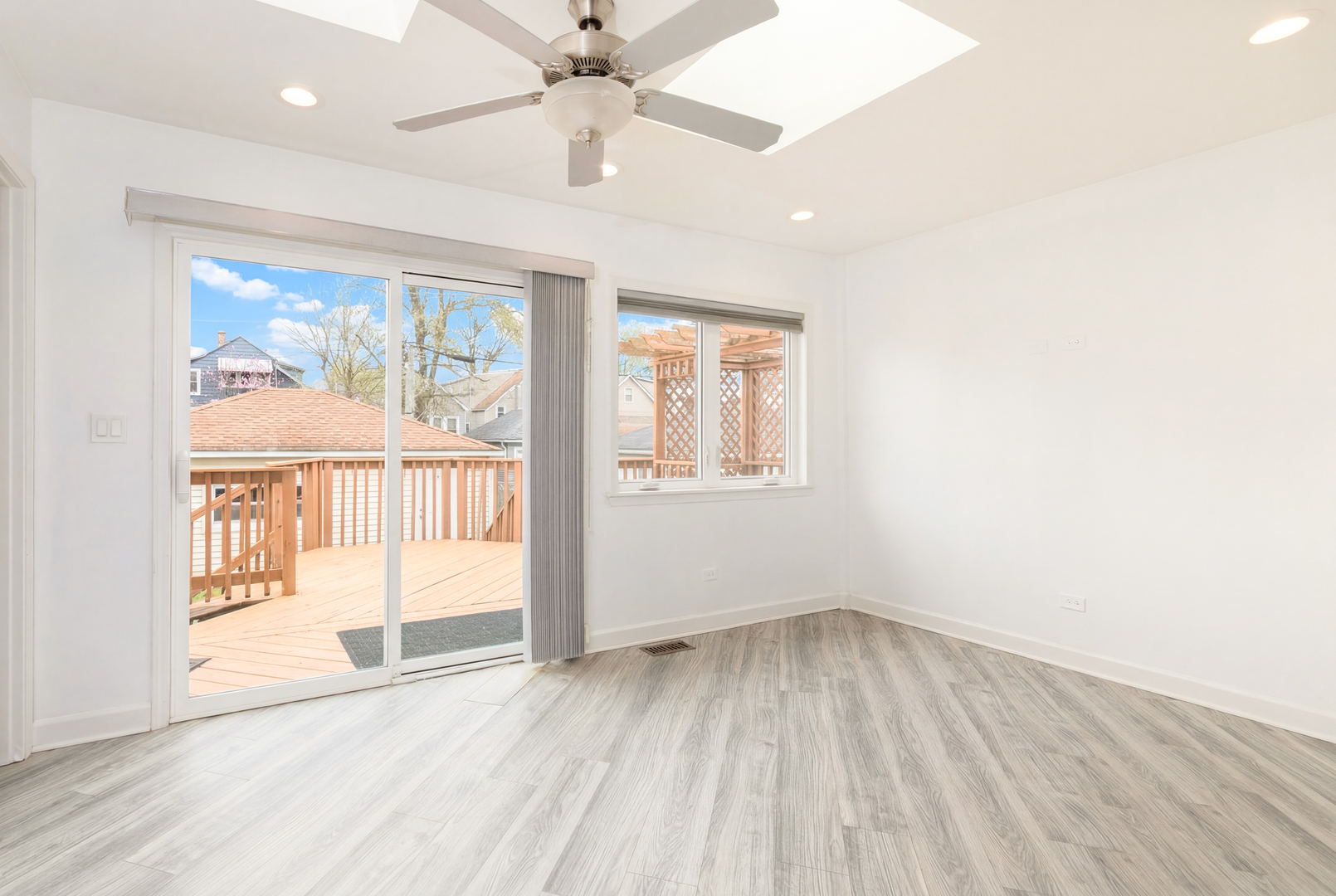 5158 W Carmen Avenue, Chicago, IL 60630