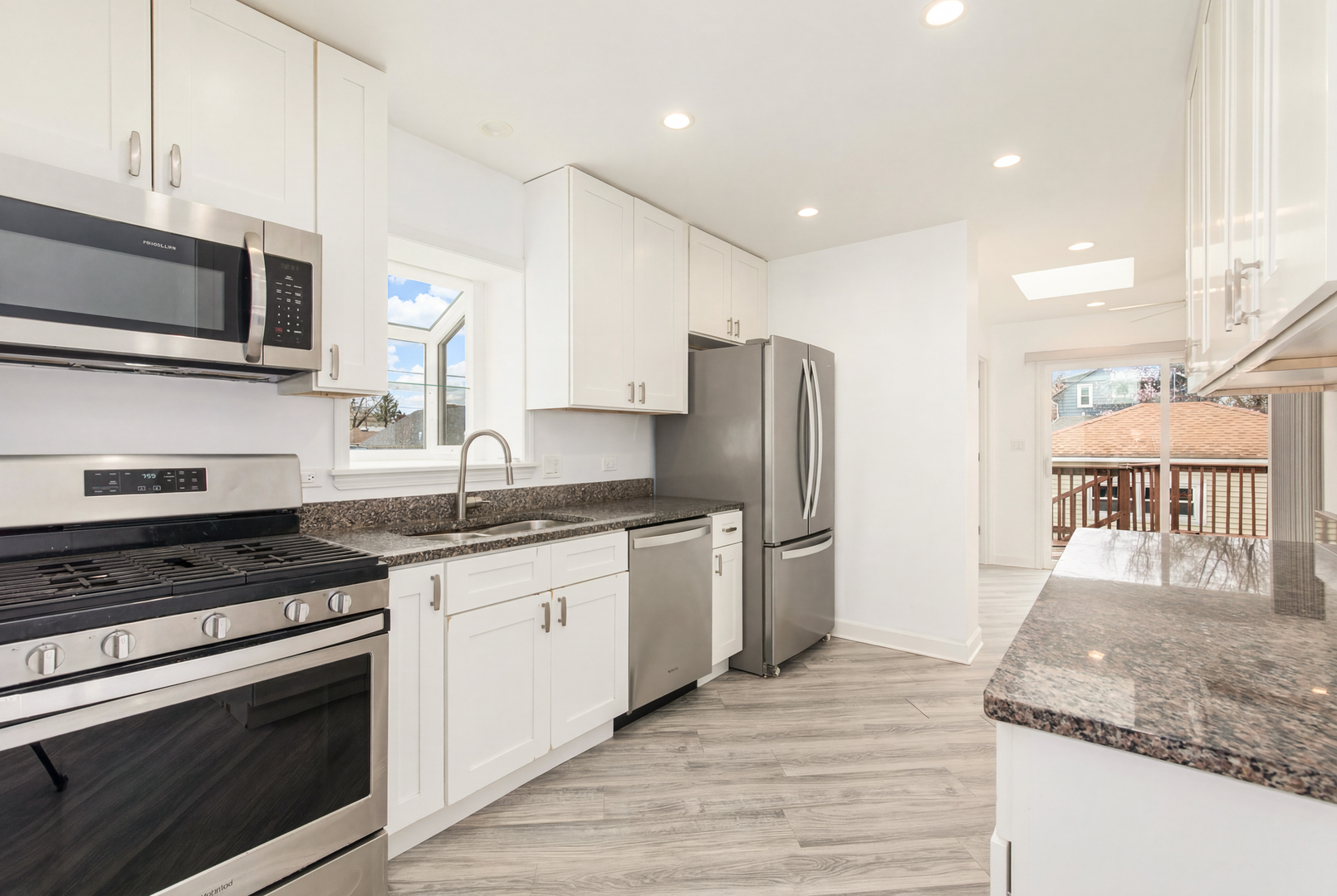 5158 W Carmen Avenue, Chicago, IL 60630