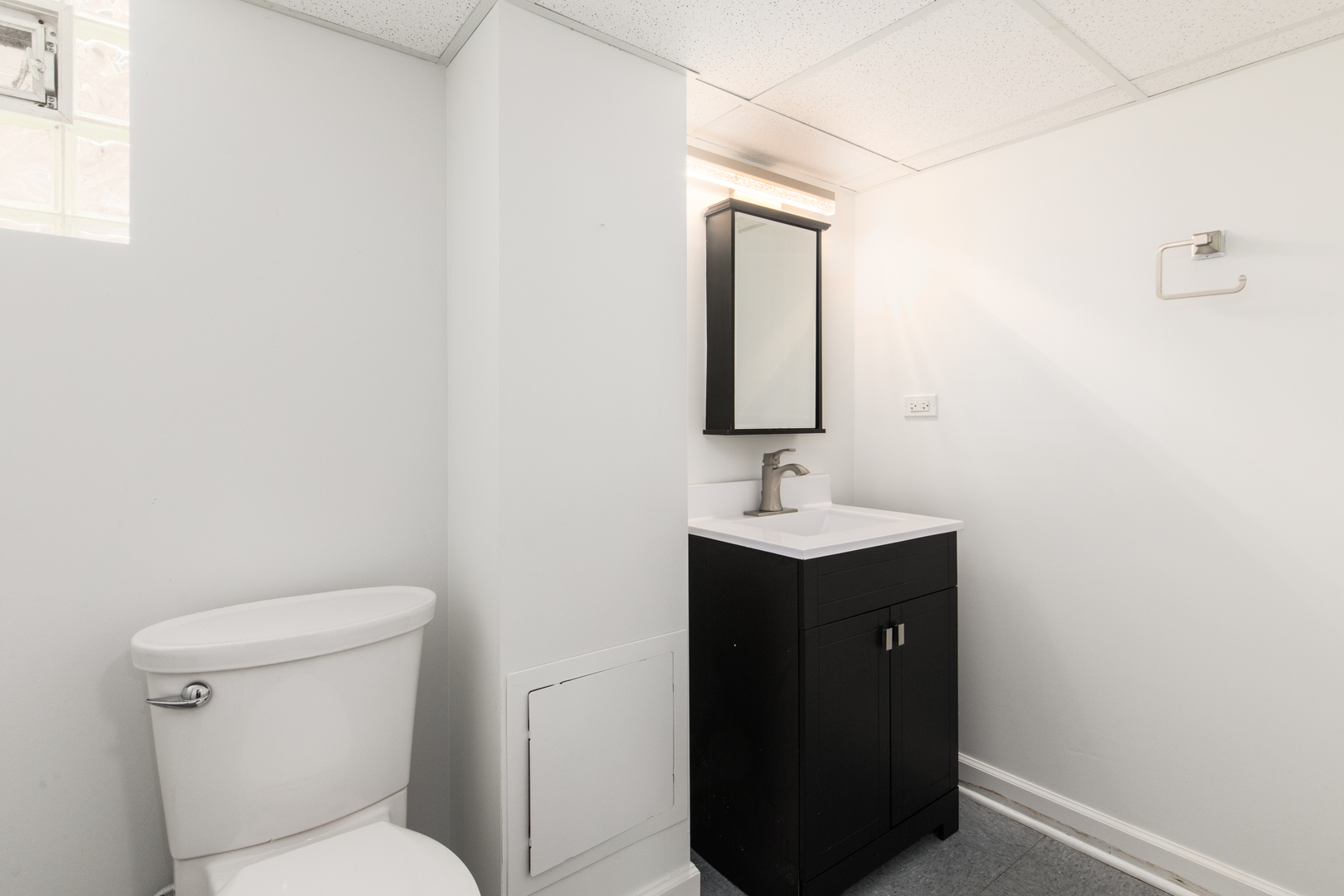 5158 W Carmen Avenue, Chicago, IL 60630