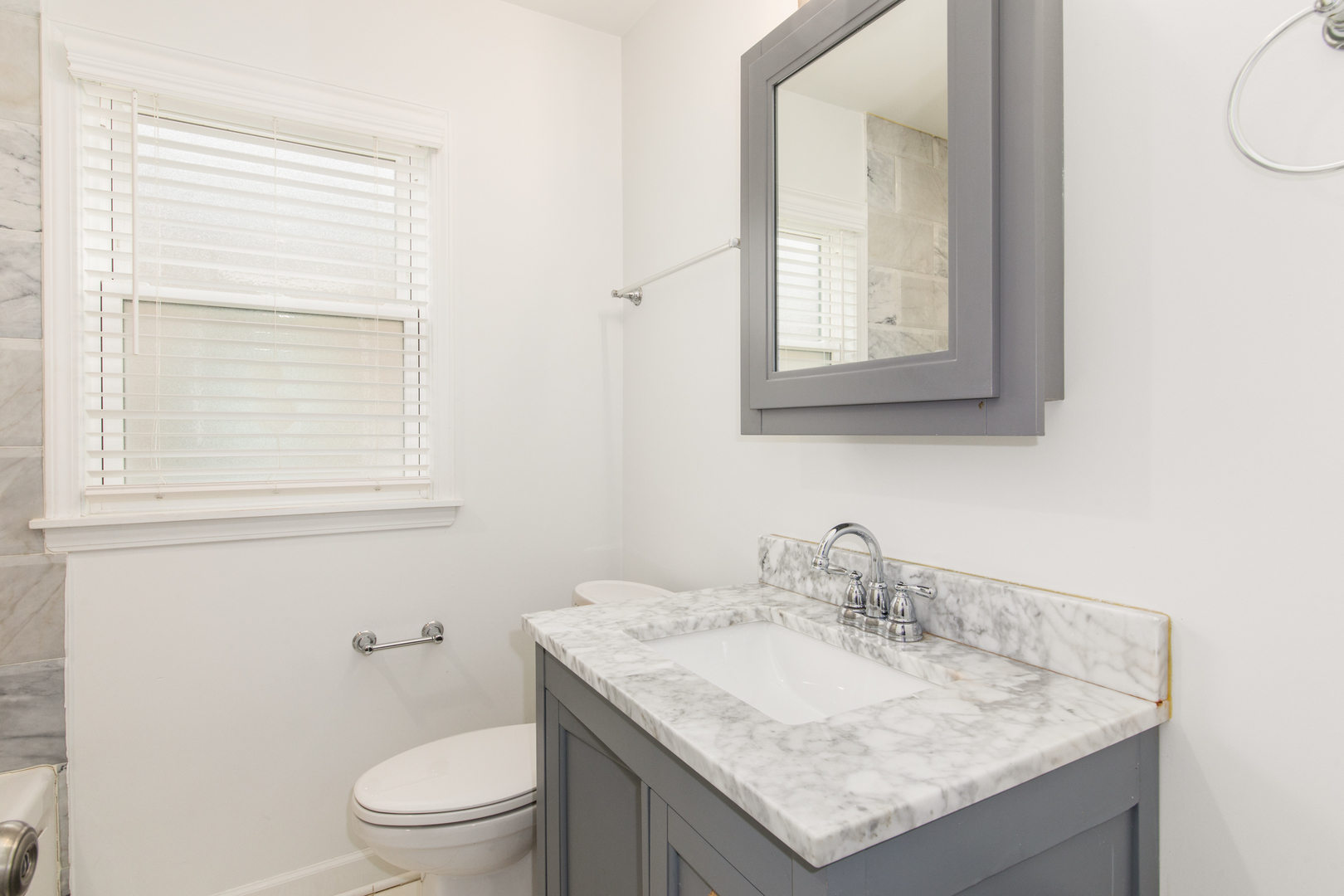 5158 W Carmen Avenue, Chicago, IL 60630