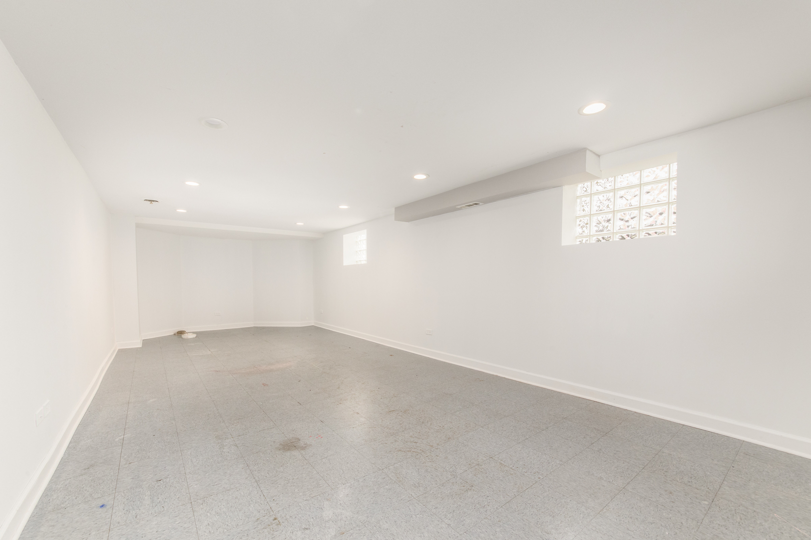 5158 W Carmen Avenue, Chicago, IL 60630