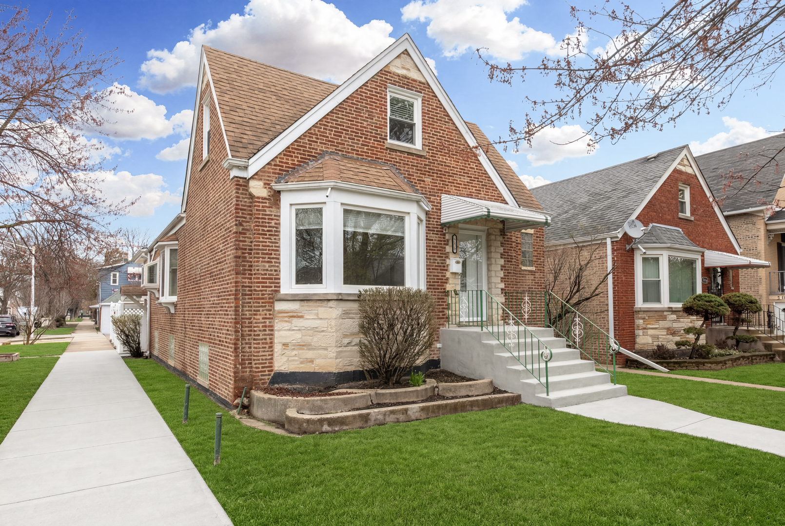 5158 W Carmen Avenue, Chicago, IL 60630
