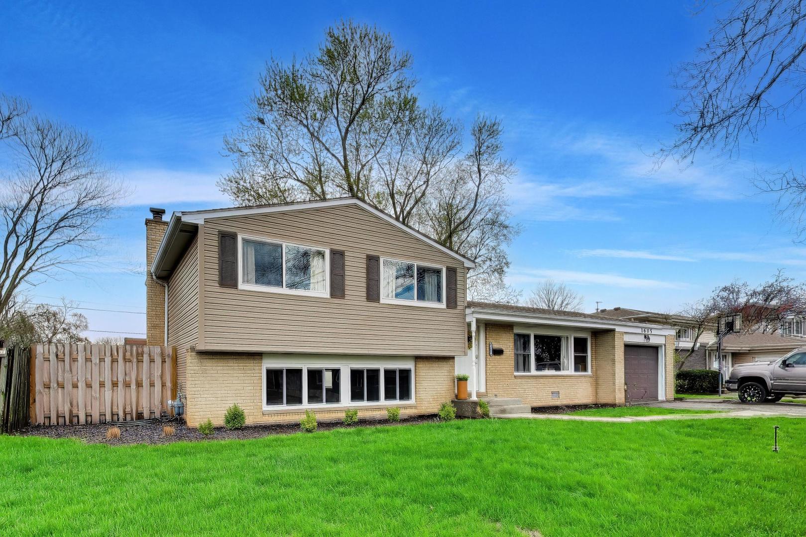 1605 W Lexington Drive, Arlington Heights, IL 60004