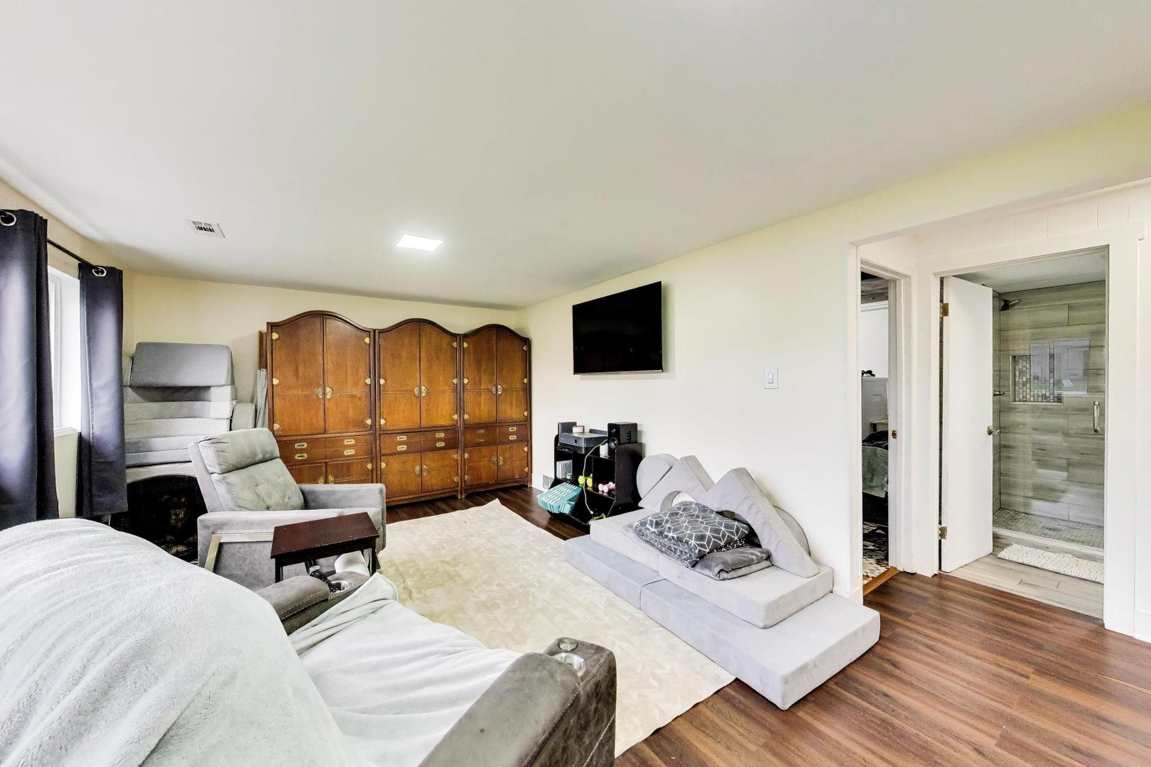 1605 W Lexington Drive, Arlington Heights, IL 60004