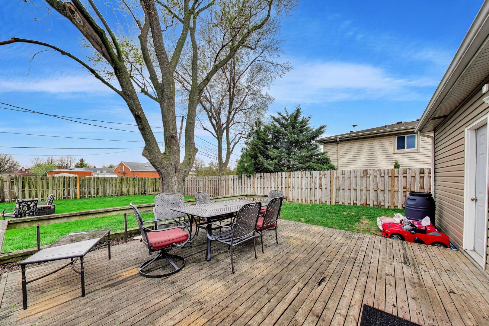 1605 W Lexington Drive, Arlington Heights, IL 60004