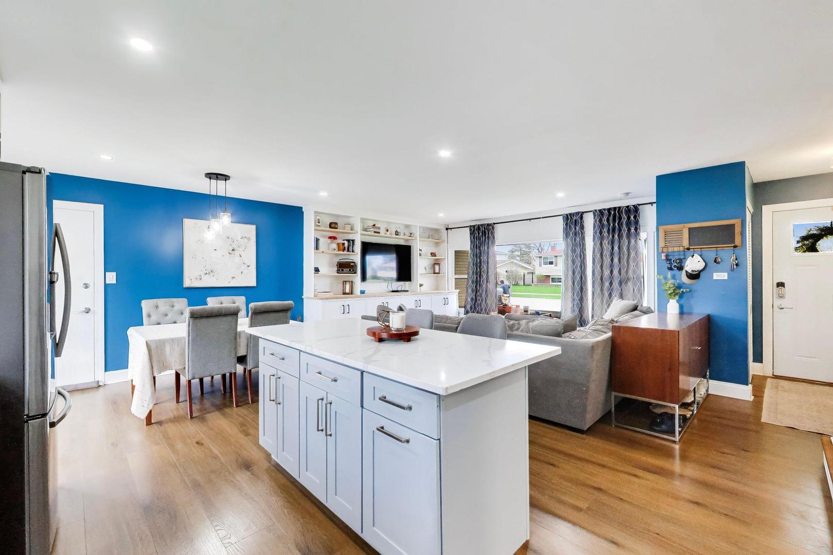 1605 W Lexington Drive, Arlington Heights, IL 60004