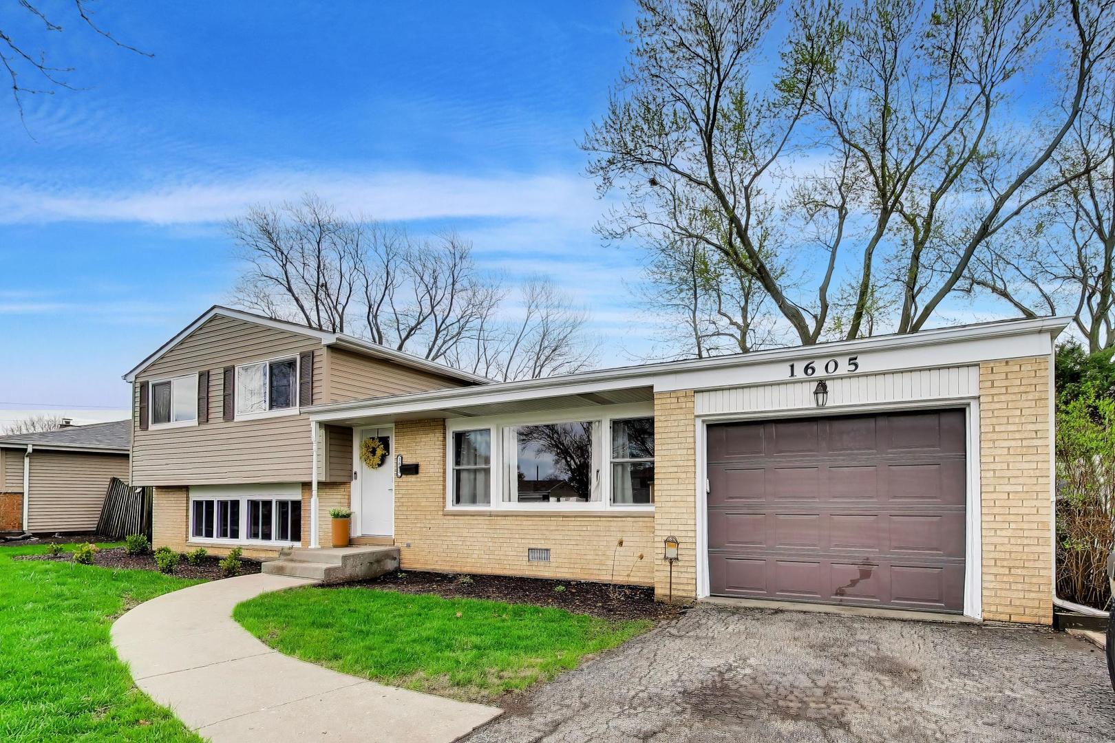 1605 W Lexington Drive, Arlington Heights, IL 60004
