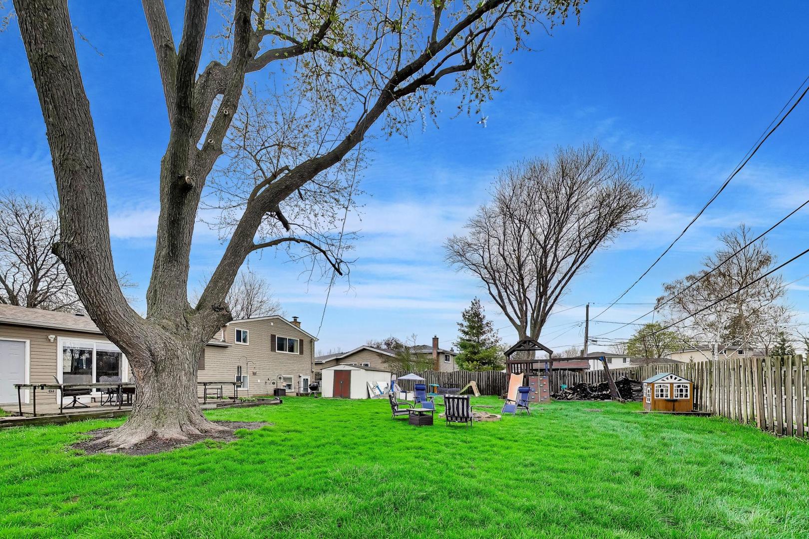 1605 W Lexington Drive, Arlington Heights, IL 60004