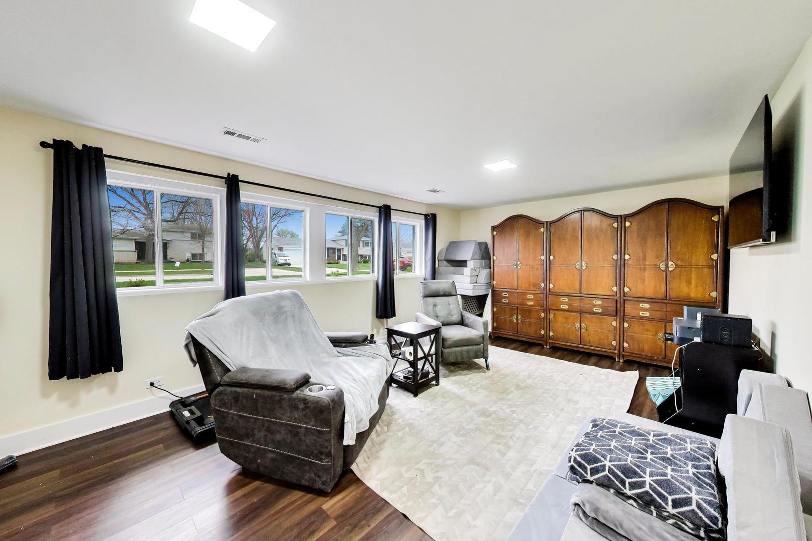 1605 W Lexington Drive, Arlington Heights, IL 60004