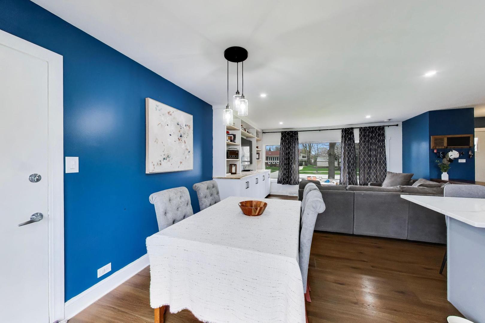 1605 W Lexington Drive, Arlington Heights, IL 60004