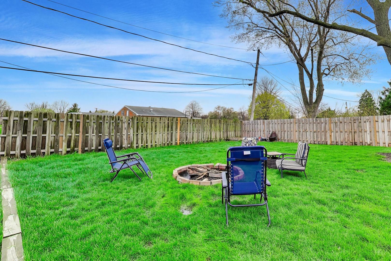 1605 W Lexington Drive, Arlington Heights, IL 60004