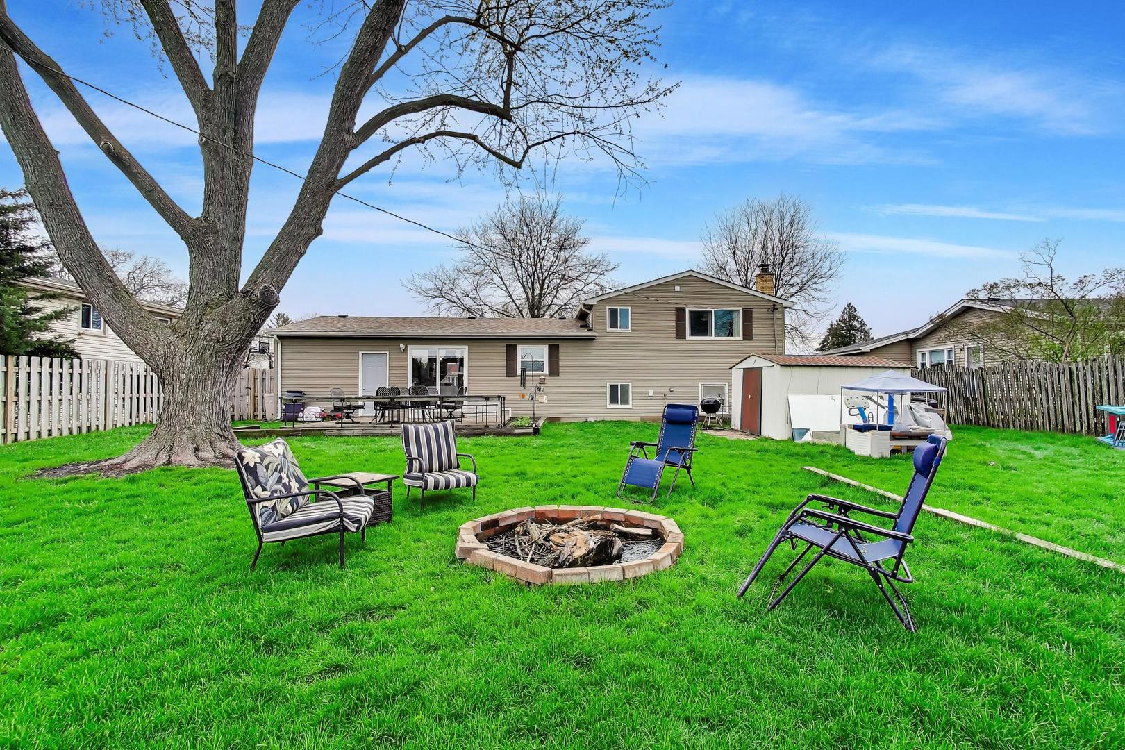 1605 W Lexington Drive, Arlington Heights, IL 60004