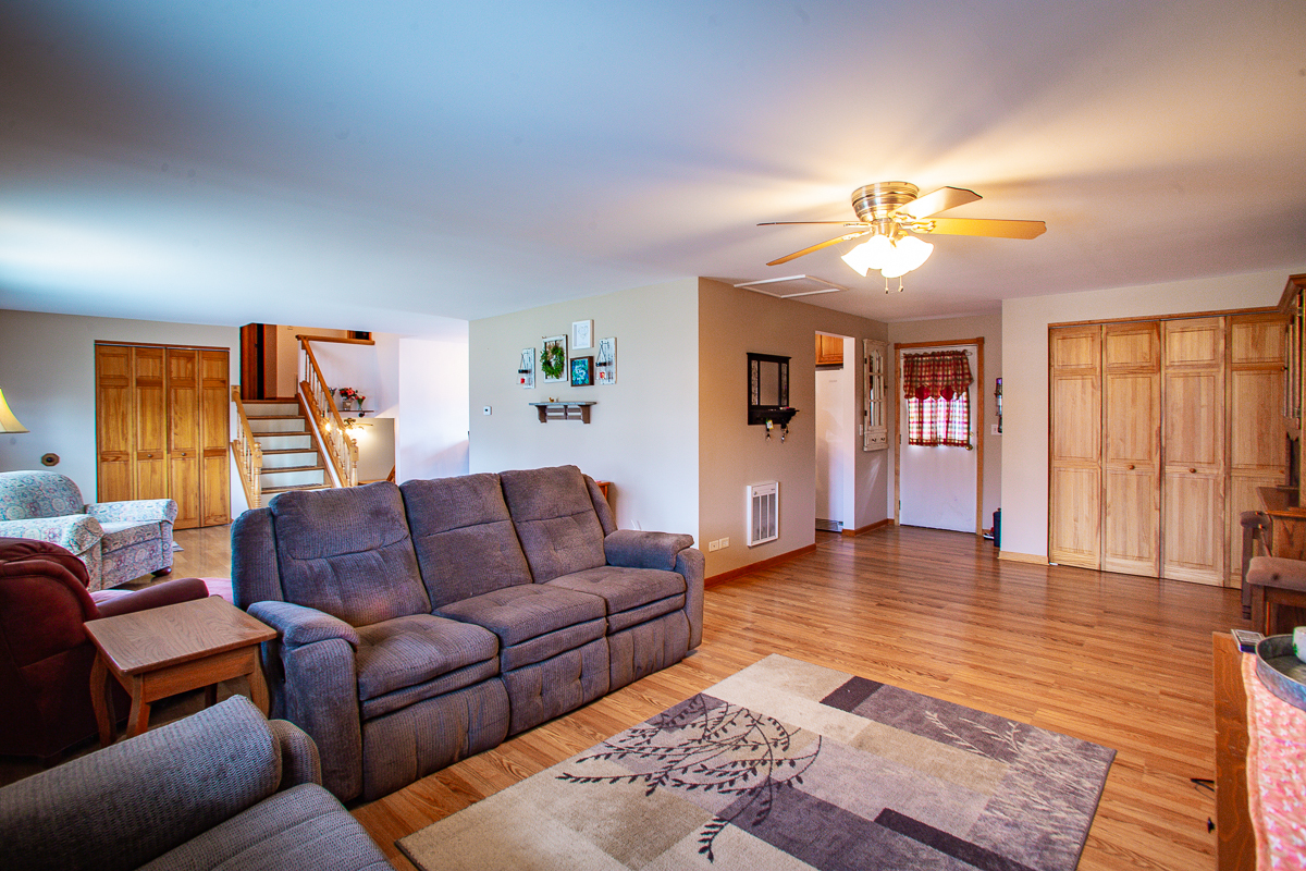 1500 Bates Lane, Schaumburg, IL 60193