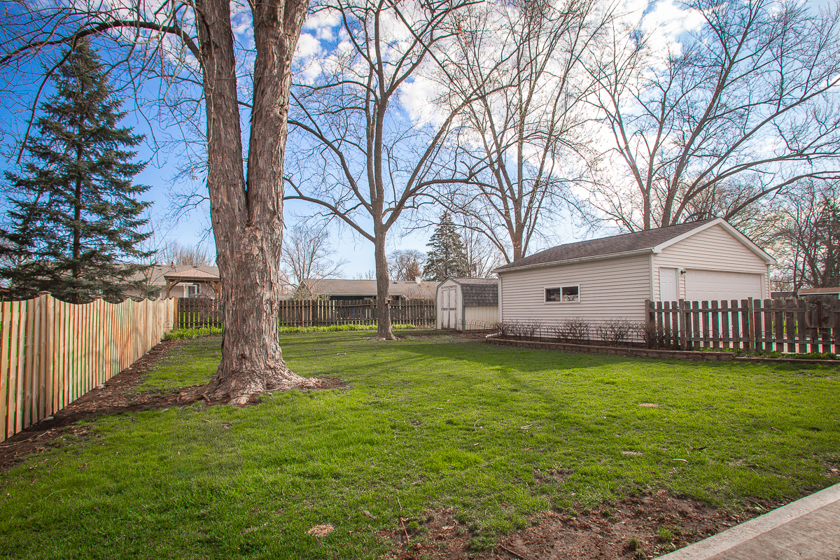 1500 Bates Lane, Schaumburg, IL 60193