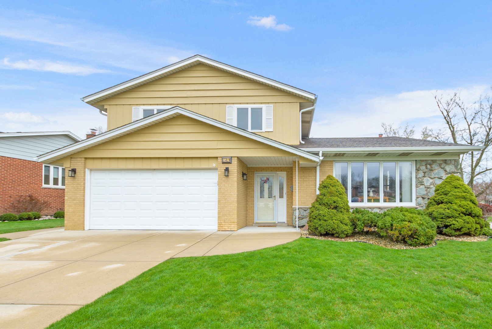 15329 Oak Road, Oak Forest, IL 60452