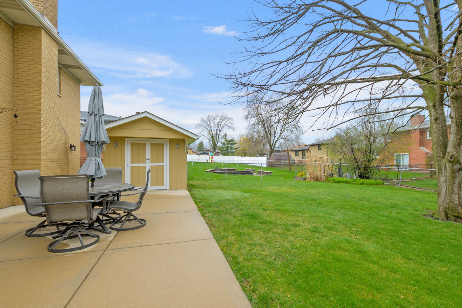 15329 Oak Road, Oak Forest, IL 60452