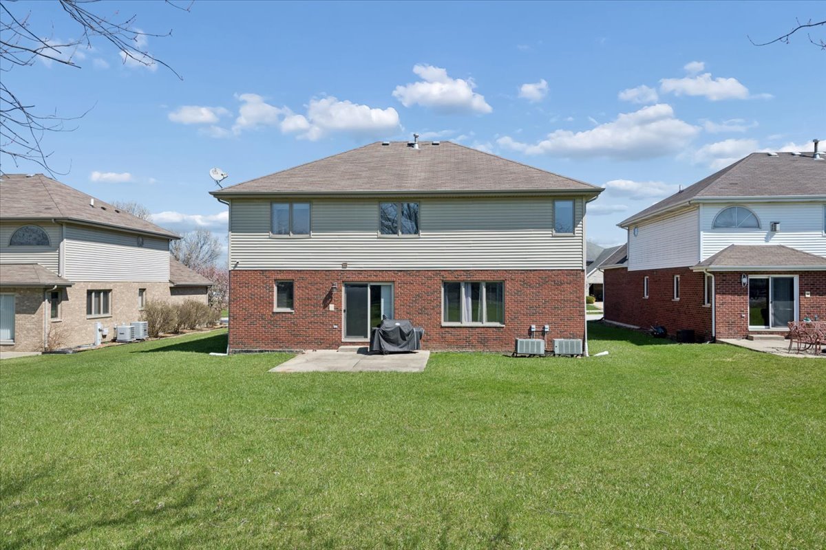 22124 Meadow Lake Place, Richton Park, IL 60471