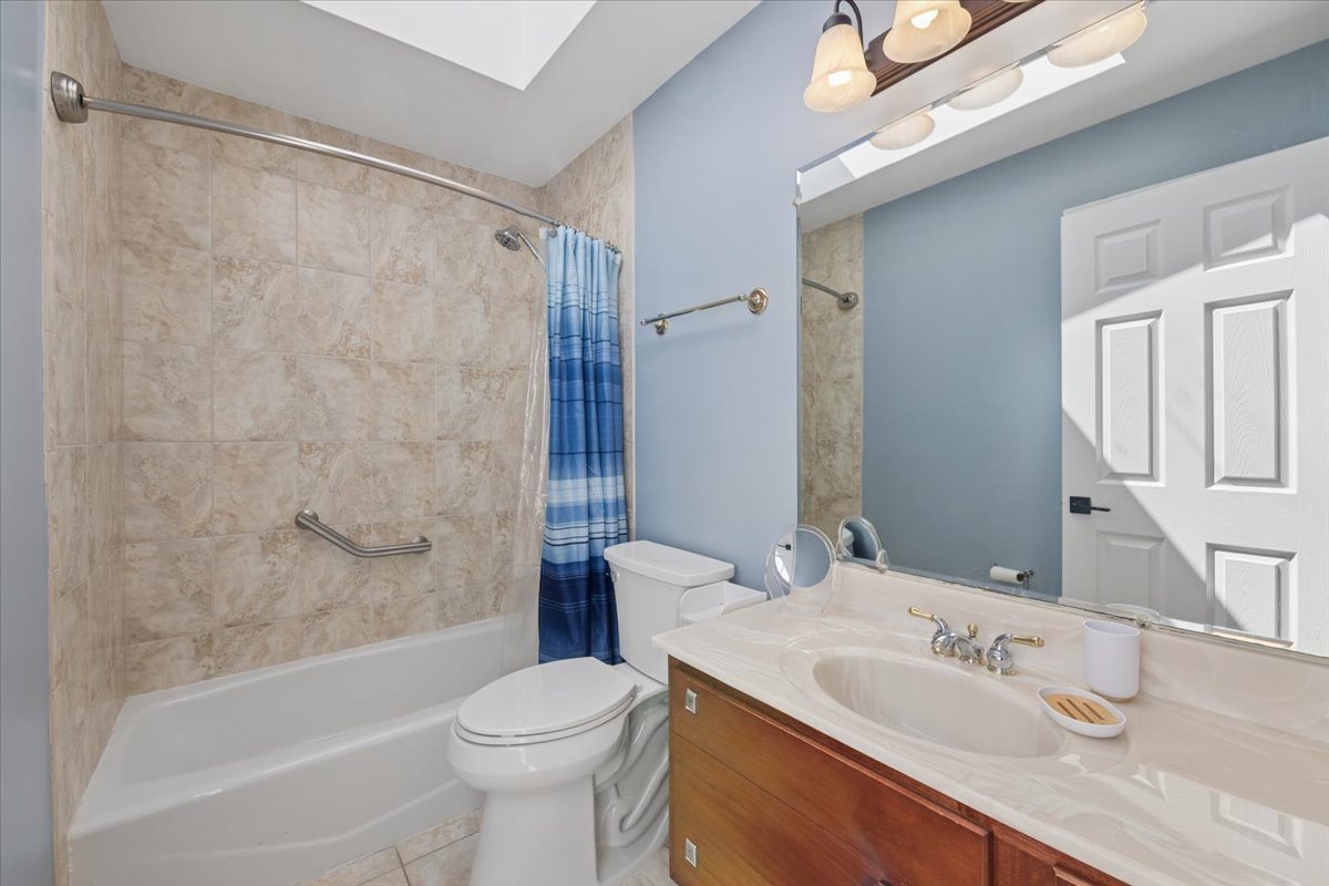 22124 Meadow Lake Place, Richton Park, IL 60471