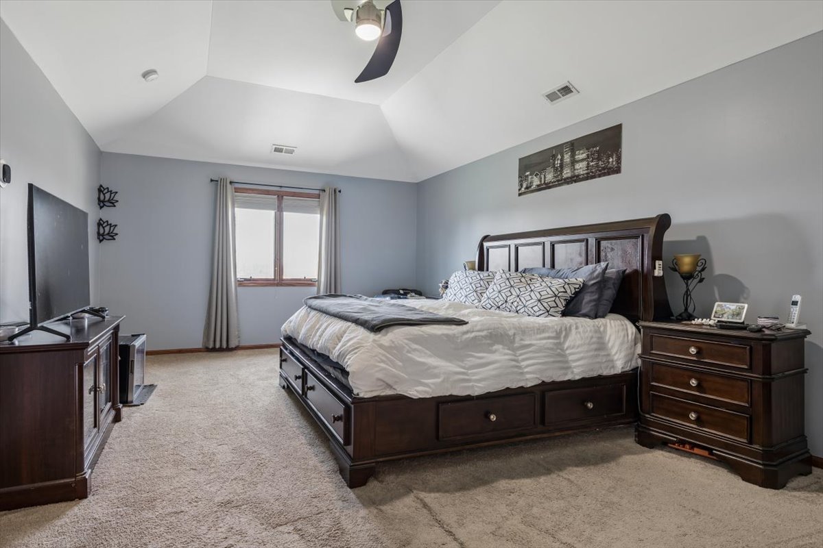 22124 Meadow Lake Place, Richton Park, IL 60471