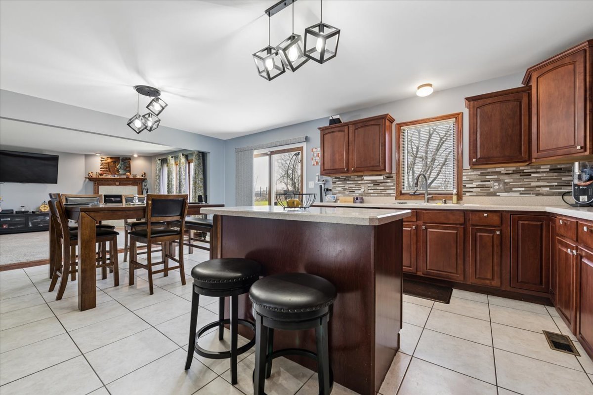 22124 Meadow Lake Place, Richton Park, IL 60471