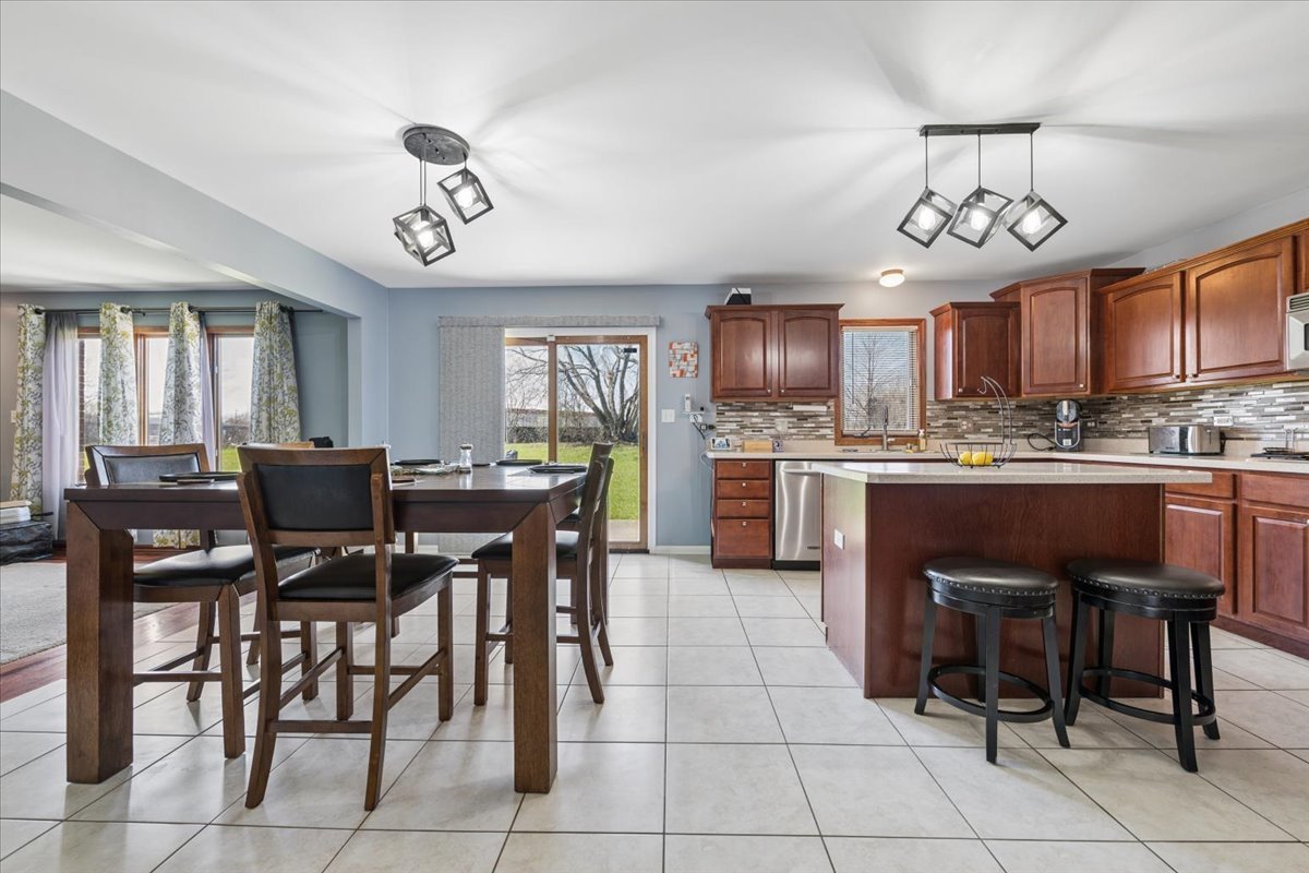 22124 Meadow Lake Place, Richton Park, IL 60471