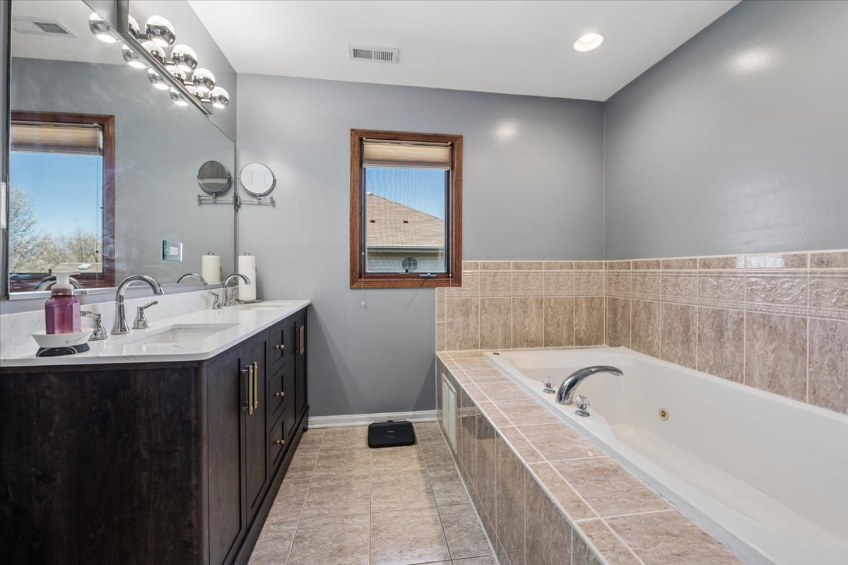 22124 Meadow Lake Place, Richton Park, IL 60471