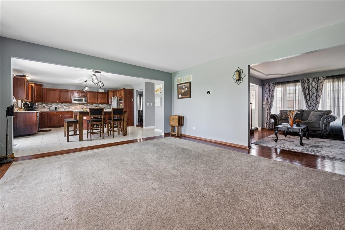 22124 Meadow Lake Place, Richton Park, IL 60471