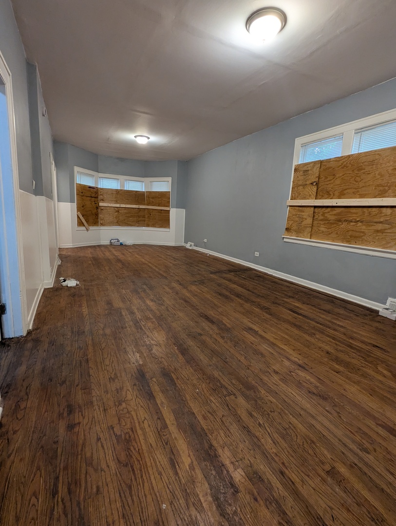 8601 S Kingston Avenue, Chicago, IL 60617