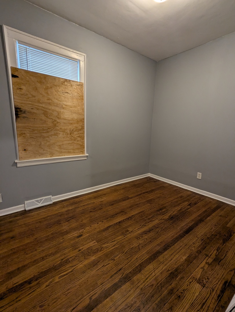 8601 S Kingston Avenue, Chicago, IL 60617