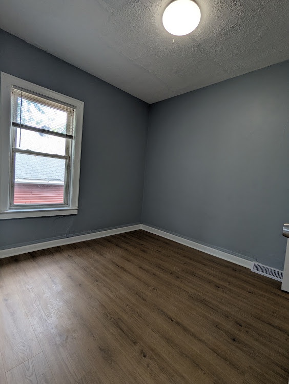 8601 S Kingston Avenue, Chicago, IL 60617